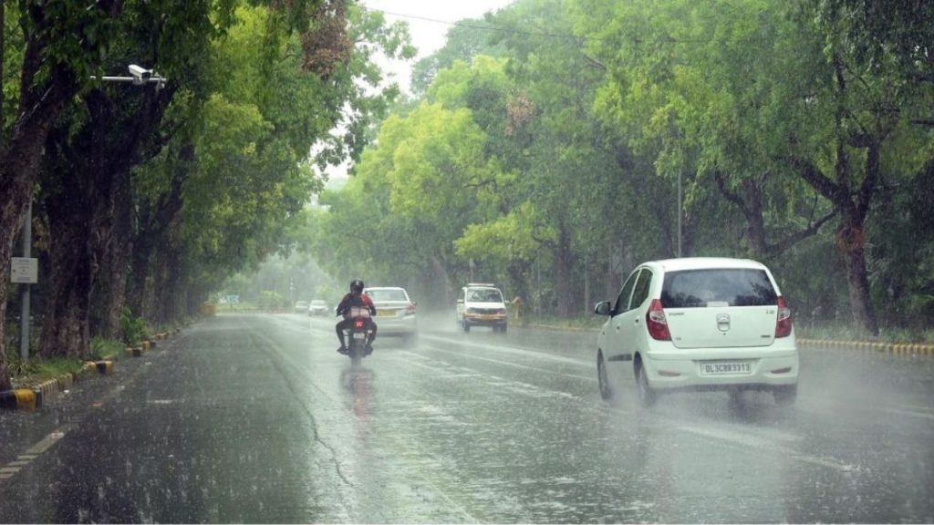 Delhi : दिल्ली-NCR में अचानक बदला मौसम का मिजाज…लोगों को चिलचिलाती धूप से मिली राहत