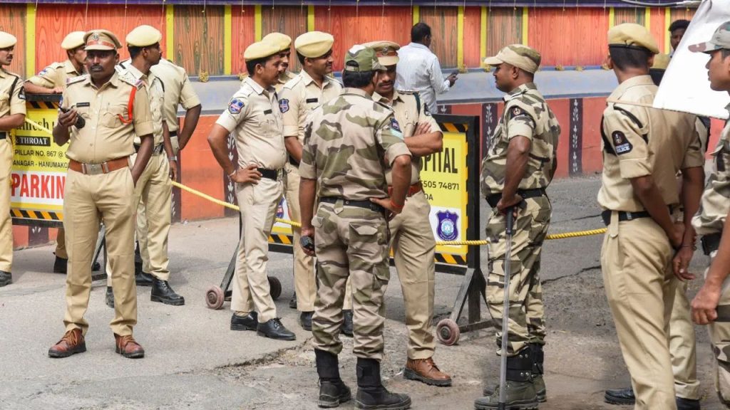 Hyderabad: हैदराबाद में बम ब्लास्ट की साजिश नाकाम, 2 ISIS संदिग्ध गिरफ्तार…हाईअलर्ट पर पुलिस