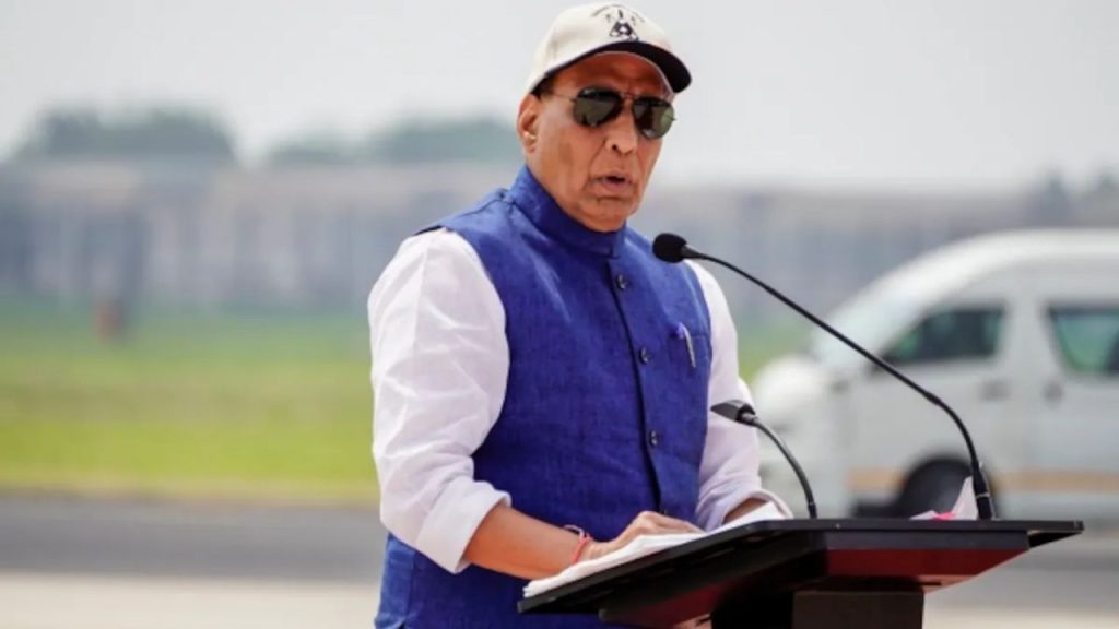 Rajnath Singh: परमाणु धमकी पर राजनाथ सिंह का पाकिस्तान को करारा जवाब, कहा “धूर्त राष्ट्र के हाथों में हथियार…”