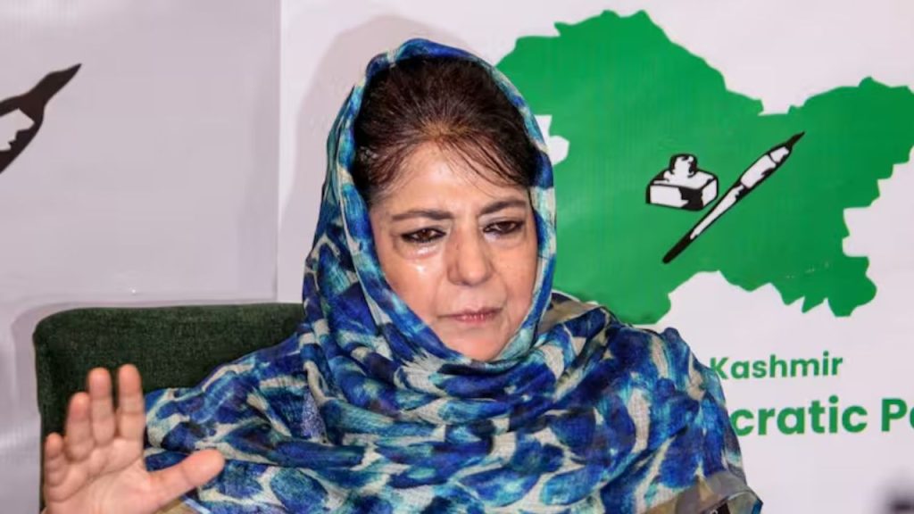 Mehbooba Mufti : “कश्मीरी पंडितों की वापसी…” 5 साल बाद जम्मू-कश्मीर के LG से मिलीं महबूबा मुफ्ती
