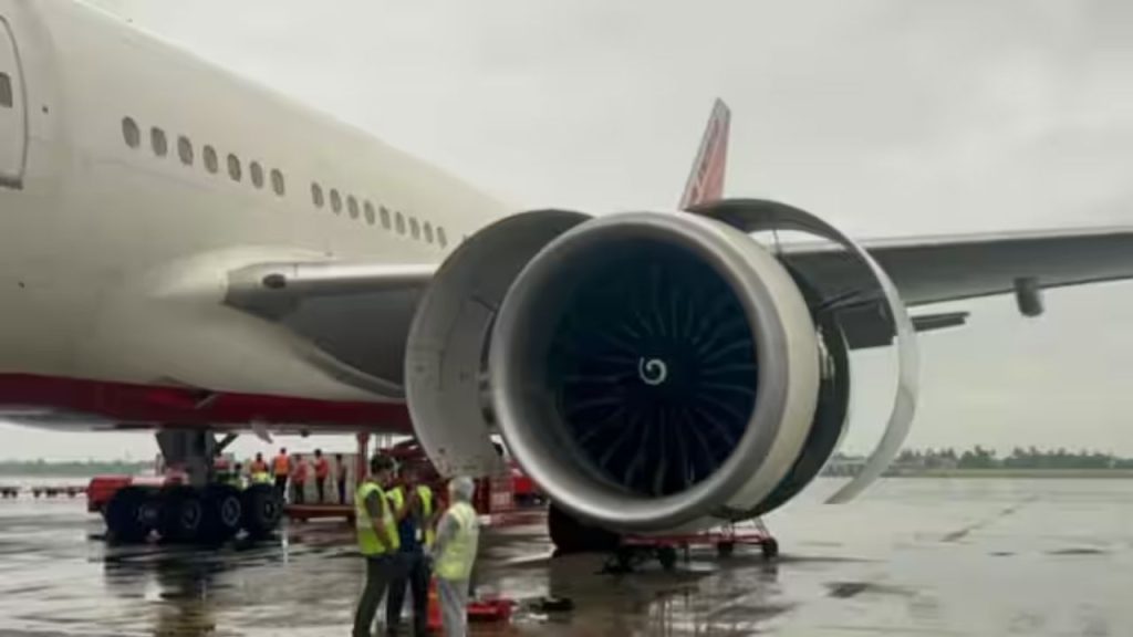 Air India flight : एअर इंडिया की ड्रीमलाइनर में आई दिक्कत, अचानक हवा में ही लेना पड़ा यू टर्न