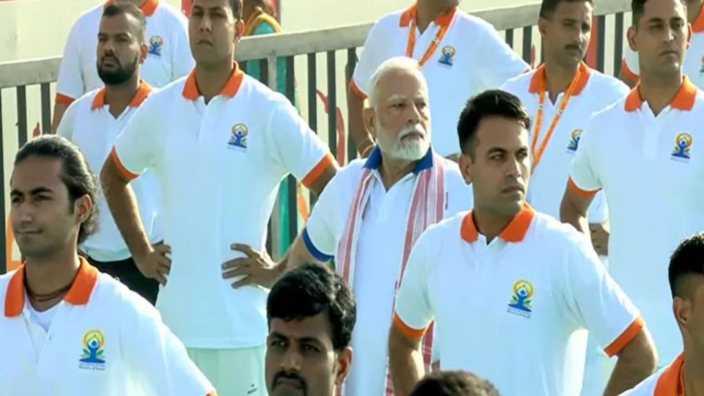 Yoga Day 2025: “योग ने पूरी दुनिया को जोड़ा…” विशाखापट्टनम से PM मोदी का योग पर संदेश