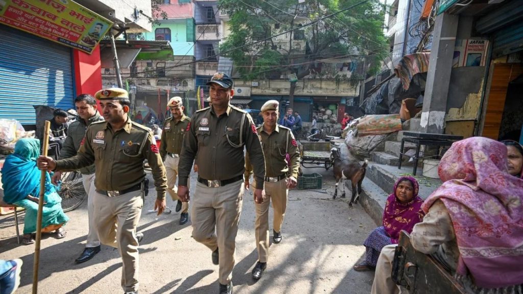 Delhi : दिल्ली में पकड़े गए 10 बांग्लादेशी घुसपैठिए…होटल में छिपकर पुलिस से बचने की थी कोशिश 