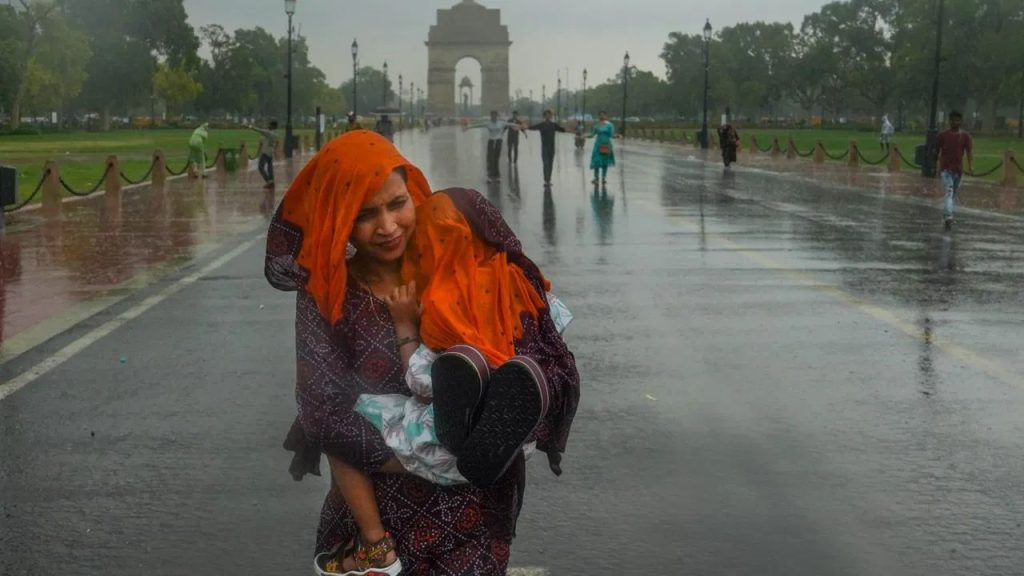 Weather Forecast: दिल्ली की दहलीज पर मानसून…बारिश को लेकर अलर्ट जारी, जानिए मौसम का हाल