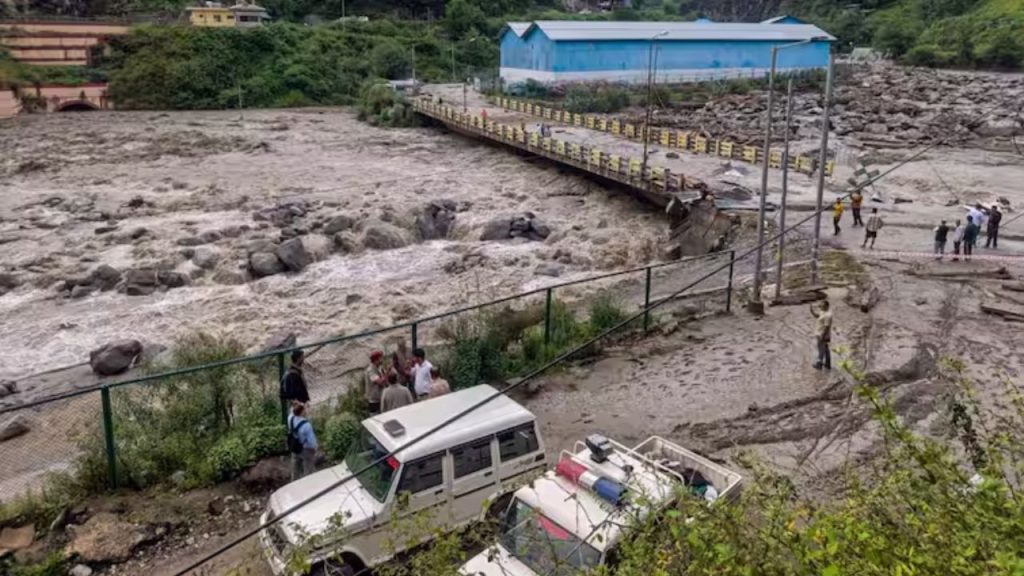 Himachal Cloud Burst : हिमाचल में बादल फटने से तबाही…अचानक बाढ़ ने मचाया कोहराम, दो की मौत, 20 लापता