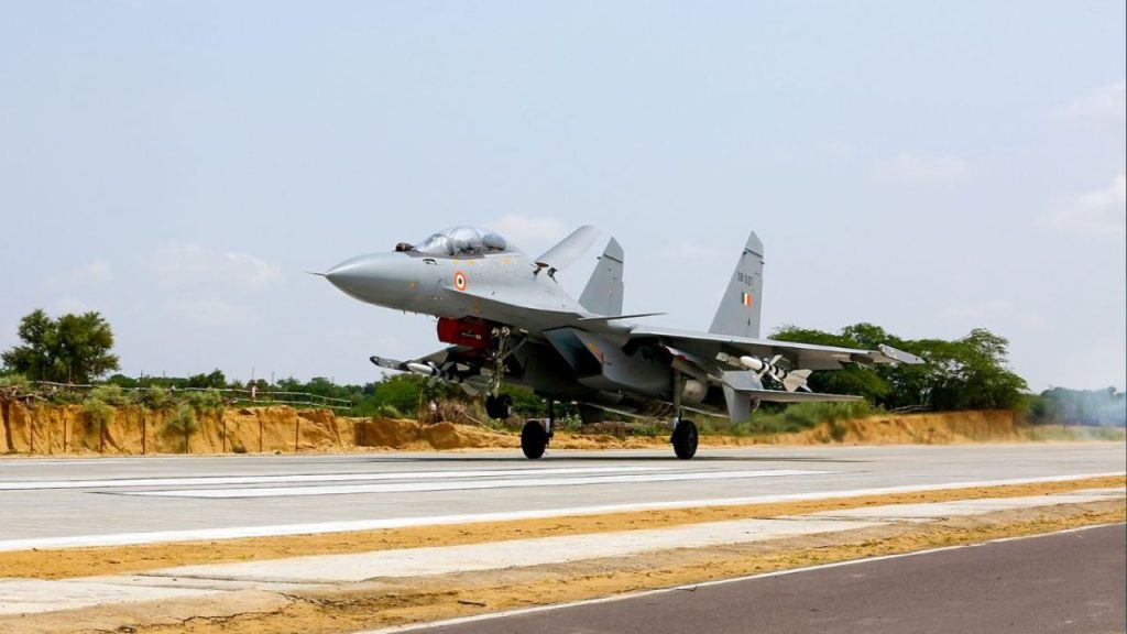 Indian Air Force : असम में बनी नॉर्थ ईस्ट की पहली इमरजेंसी एयर स्ट्रिप….चीन बॉर्डर के पास बढ़ी IAF की ताकत