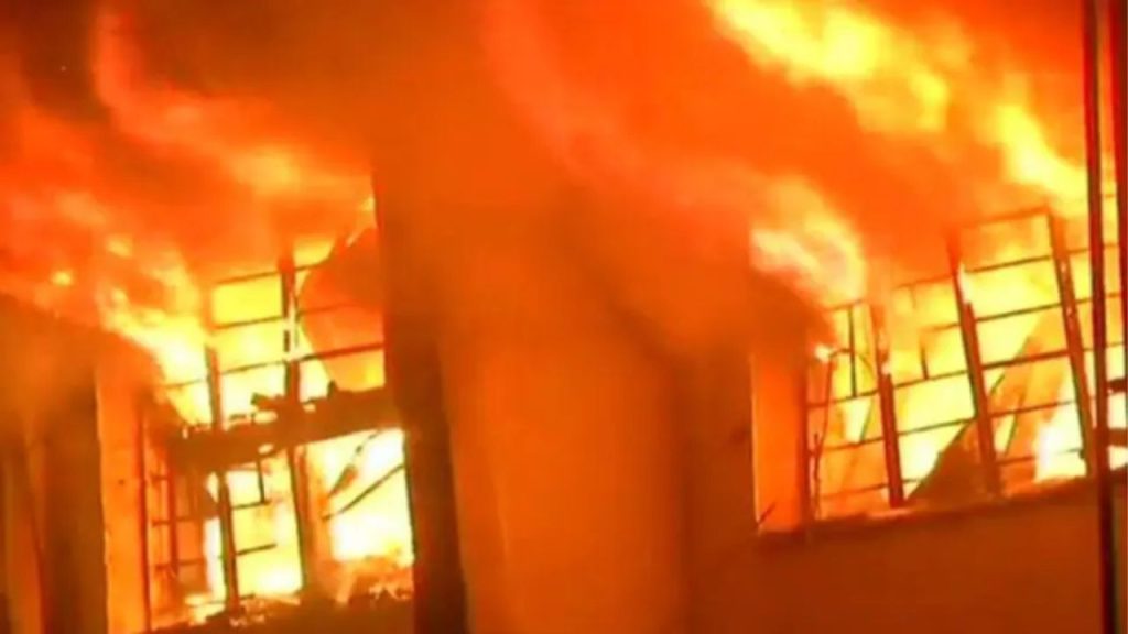 Amritsar Fire: अमृतसर की फैक्ट्री में आग का कहर…हादसे में 2 की मौत, एक की हालत गंभीर