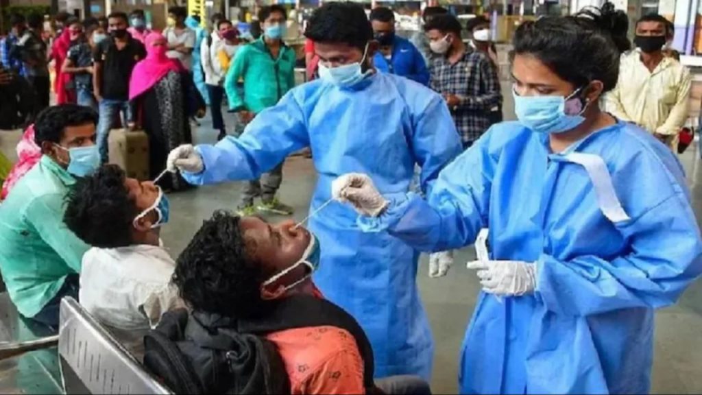 Corona Cases : कोरोना ने मचाया ‘कोहराम’! भारत में 4000 के पार पहुंचा मरीजों का आंकड़ा