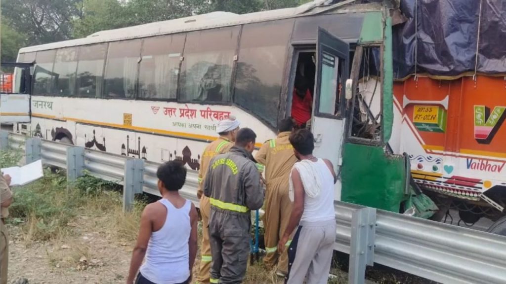 Janrath Bus Accident: बाराबंकी में हुआ भीषण सड़क हादसा, 14 लोग घायल…9 की हालत गंभीर