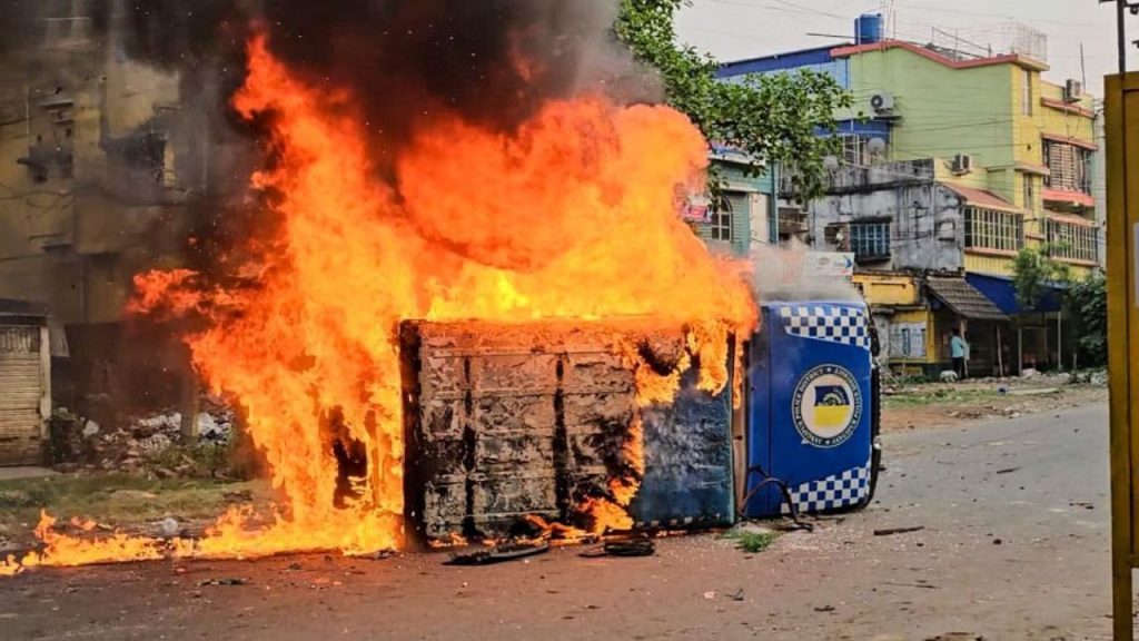 West Bengal Violence: दो गुटों के बीच हिंसक भिड़ंत…फिर धू धू कर जल उठा बंगाल