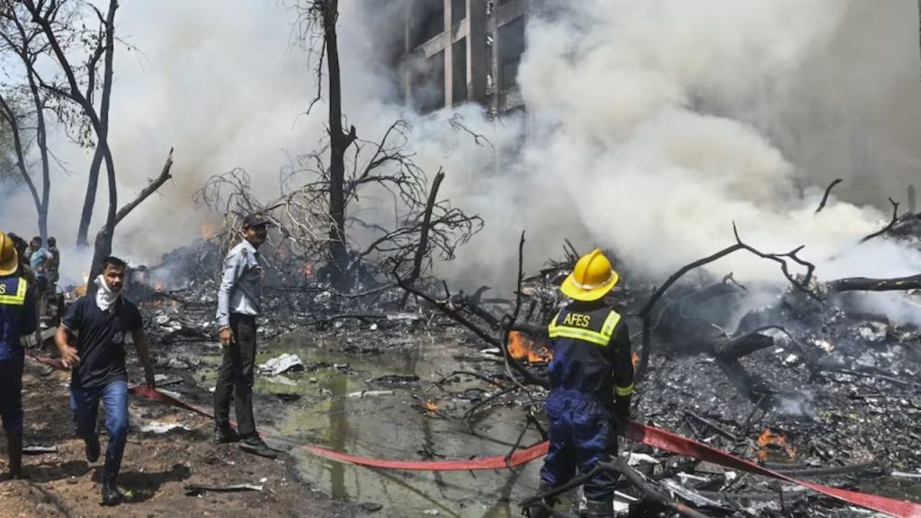 Ahmedabad Plane Crash : हादसे वाली जगह पहुंचे पीएम मोदी, क्रैश साइट का ले रहे जायजा