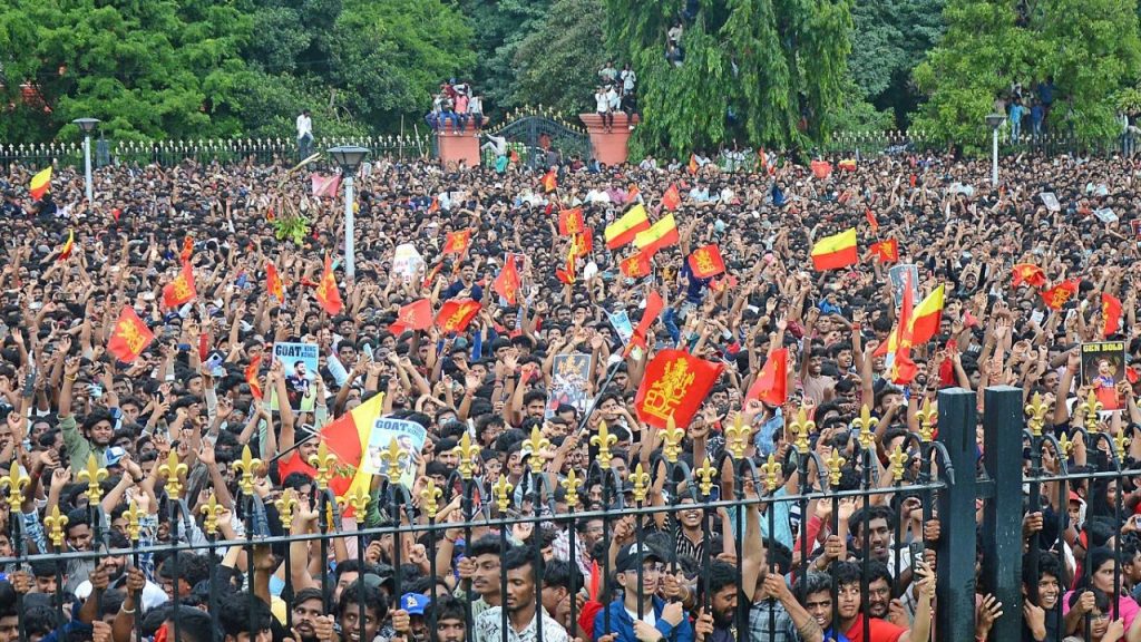 Bangalore Stampede: बेंगलुरु भगदड़ हादसे में पुलिस ने RCB अधिकारी समेत 4 आरोपी को किया गिरफ्तार