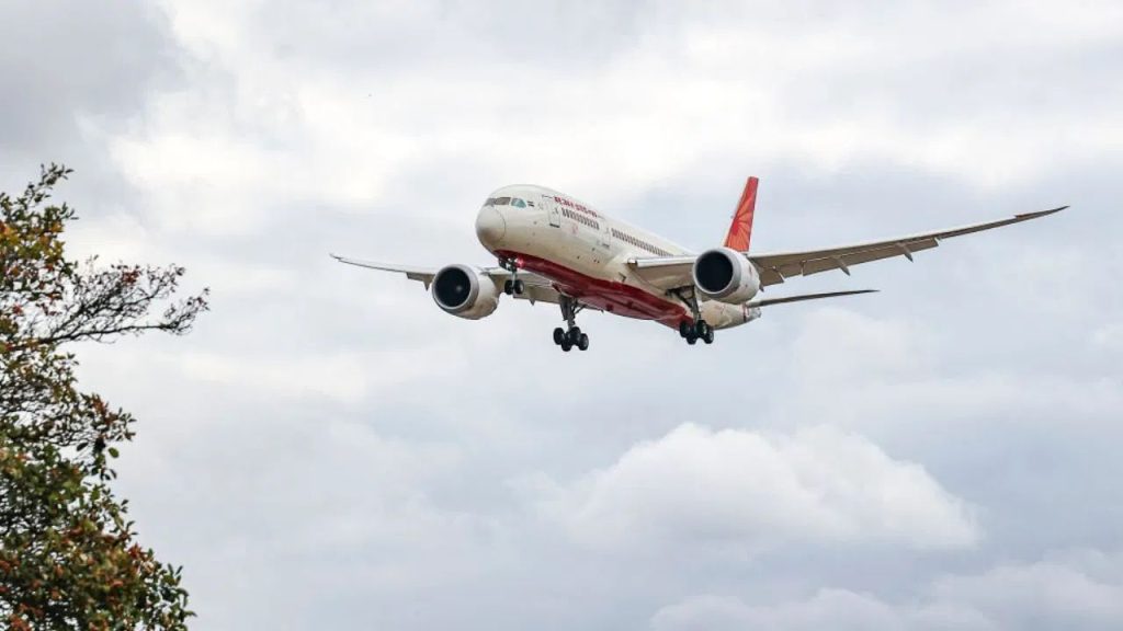 Air India Plane Crash : फिर संकट में आई 156 यात्रियों की जान…थाइलैंड में हुई एयर इंडिया फ्लाइट की इमरजेंसी लैंडिंग