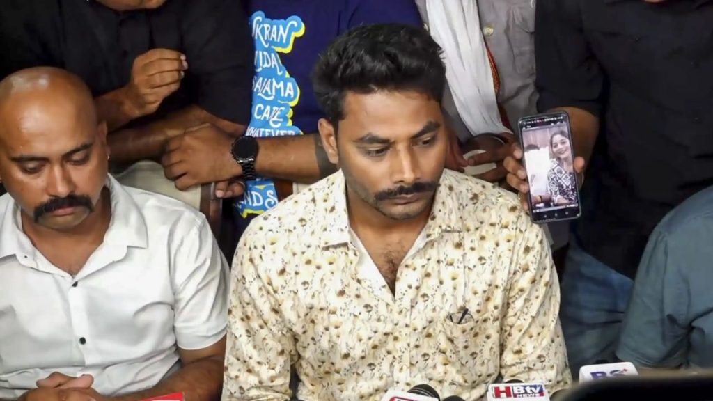 Sonam Raghuvanshi : फिर उलझ गई हत्या की गुत्थी…सोनम रघुवंशी के भाई ने किया सनसनीखेज खुलासा…पुलिस के पैरों तले खिसकी जमीन