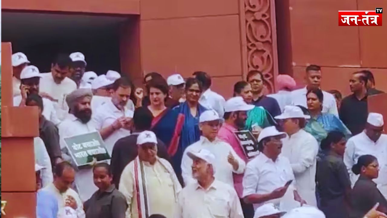 राहुल गांधी के नेतृत्व में विपक्ष का हल्ला बोल: SIR और वोट चोरी के खिलाफ संसद से EC तक मार्च