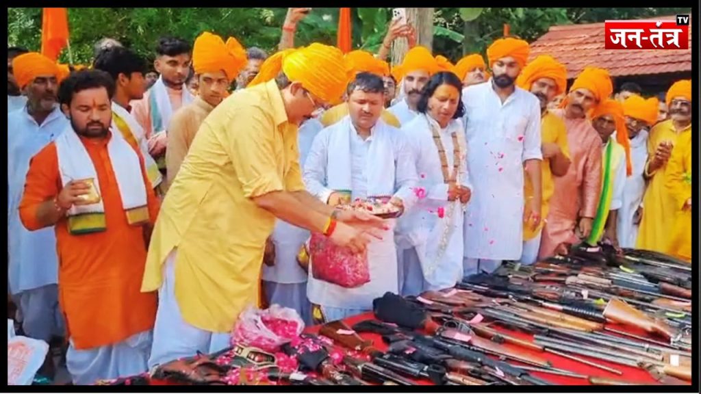 राजा भैया के हथियारों का जखीरा !