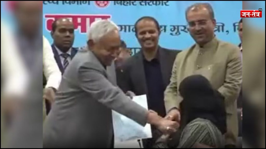 नीतीश कुमार का हिजाब विवाद: महिला डॉक्टर की गरिमा पर सवाल !