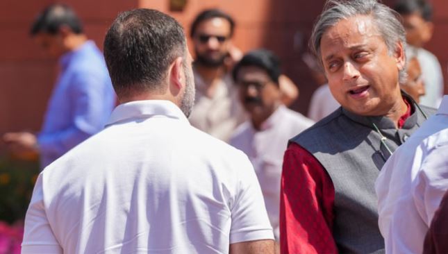 केरल की अहम बैठकों से शशि थरूर गायब!