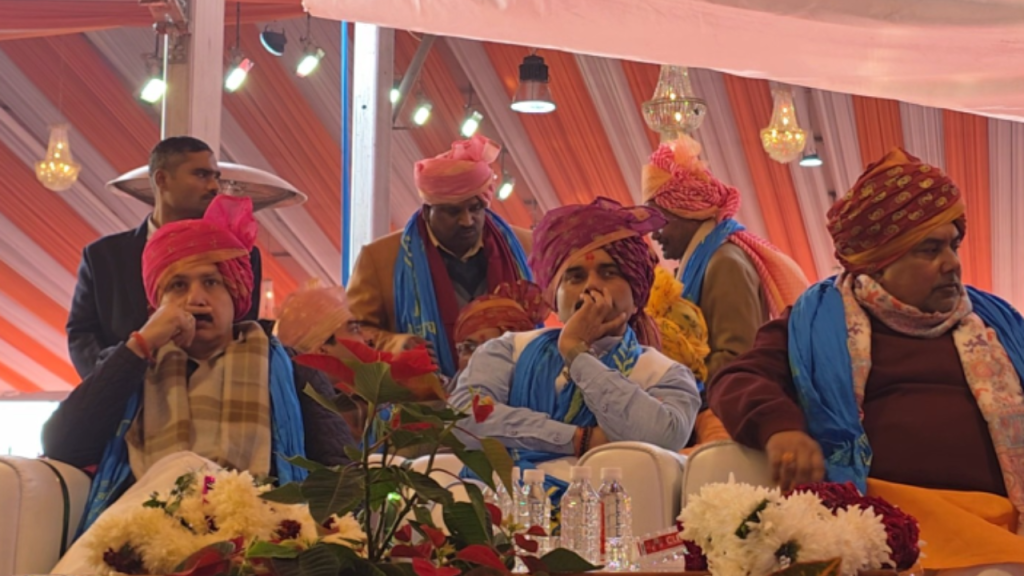 धनंजय सिंह और करण भूषण सिंह की मुलाकात: नंदिनी निकेतन में पैर छूने का पल!