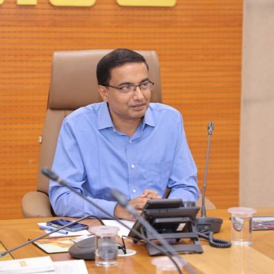 नोएडा अथॉरिटी के CEO डॉ. लोकेश एम हटाए गए